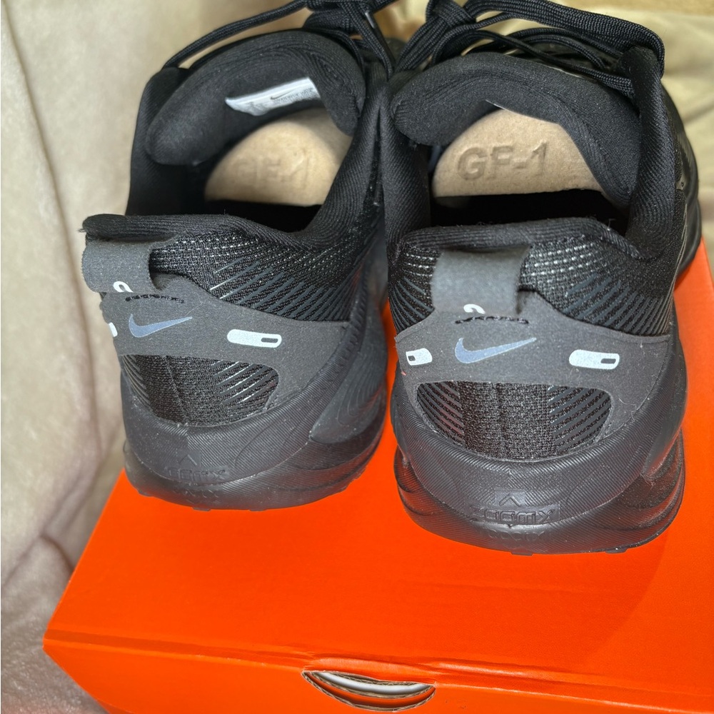 W 9/ M 7.5 Nike Vomero 18 'Black Smoke Grey' Zoomx - Picture 3 of 8